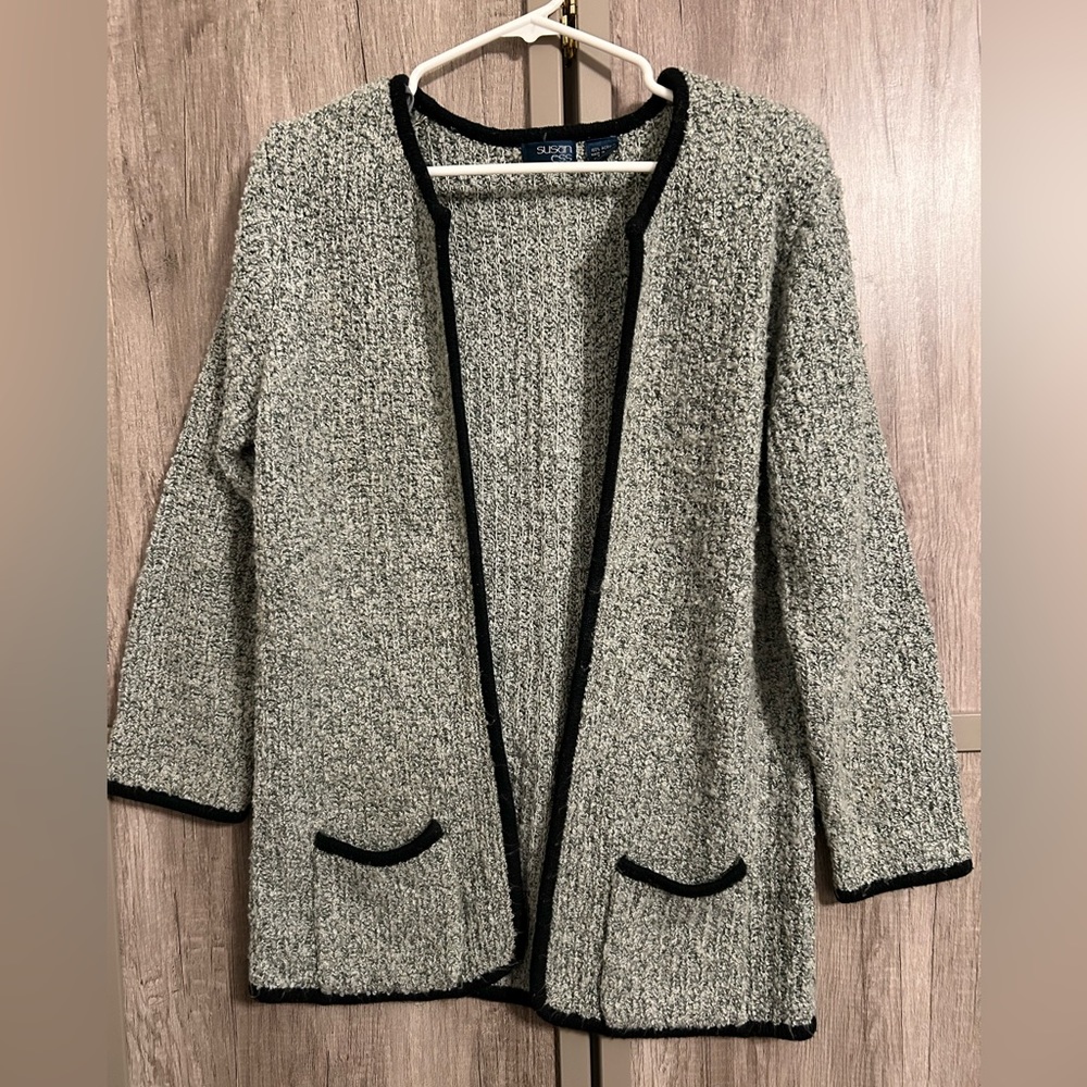 Ladies open front black and white marbled cardigan. Size Medium.